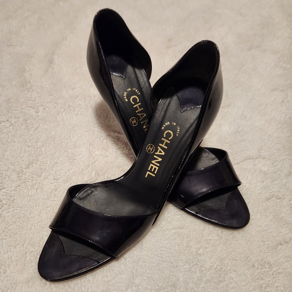 CHANEL Glossy Black Open-Toe Heels
